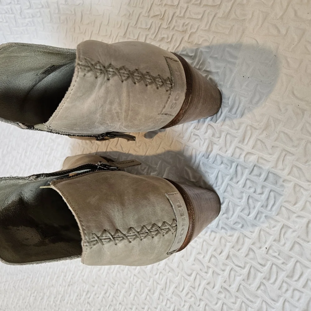 Sorel Tan Ankle Booties with Chunky Heel - Picture 3 of 9